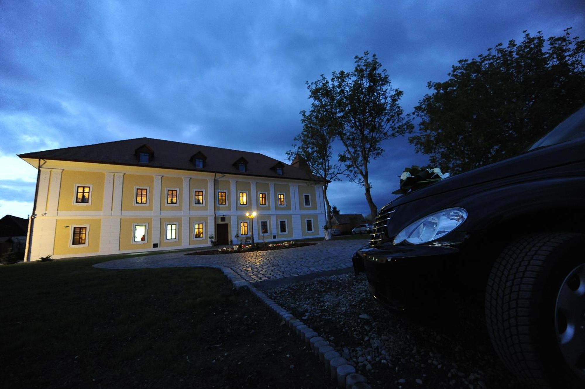 Castel Haller Ogra Ngoại thất bức ảnh